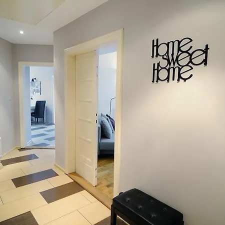 Hollywood Apartman *